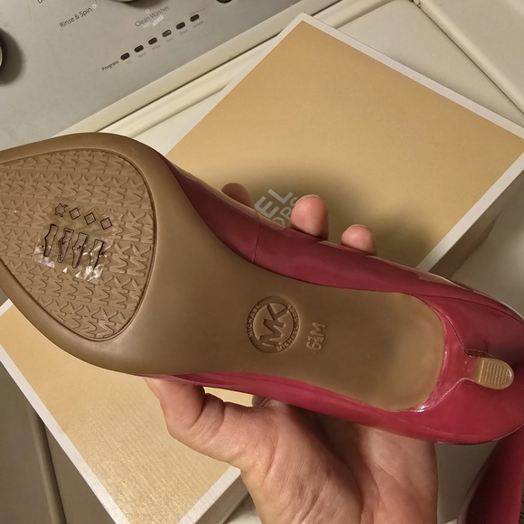 Michael Kors Women's Pink Pumps Size 6.5 And 6 - Picture 3 of 8